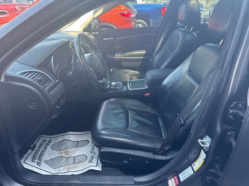 Used 2015 Chrysler 300 Limited image 13