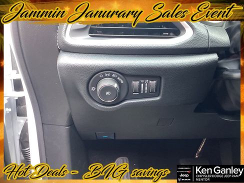 New 2026 Chrysler Pacifica Select image 9