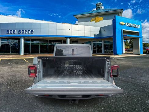 Used 2025 Jeep Gladiator Mojave w/ Convenience Group AWD/4WD image 5