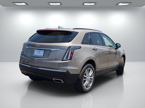 Certified 2023 Cadillac XT5 Sportv w/ Technology Package AWD/4WD image 4