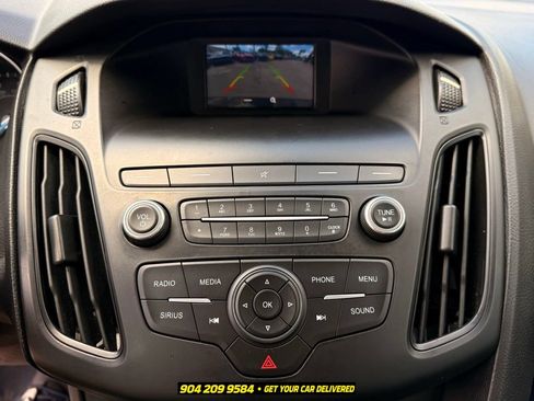 Used 2018 Ford Focus SE FWD image 21