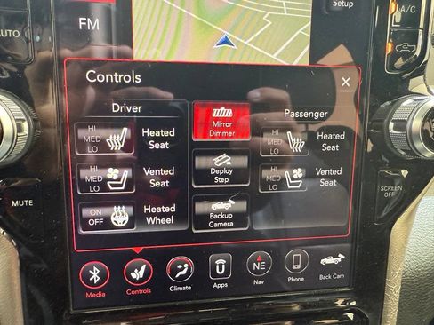 Used 2019 RAM 1500 Laramie AWD/4WD image 22