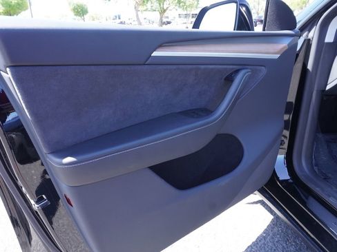 Used 2024 Tesla Model Y Performance AWD/4WD image 17