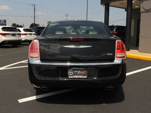 Used 2011 Chrysler 300 Limited RWD image 7