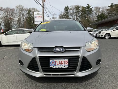 Used 2014 Ford Focus SE FWD image 2