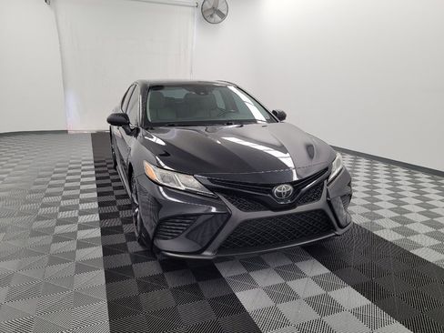 Used 2019 Toyota Camry SE FWD image 14