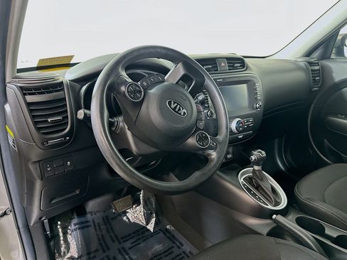 Used 2018 Kia Soul + FWD image 9