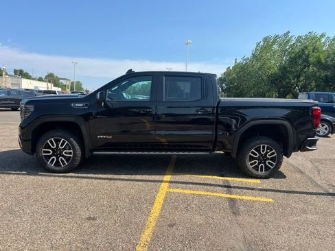 Used 2022 GMC Sierra 1500 AT4 w/ AT4 Preferred Package AWD/4WD image 5