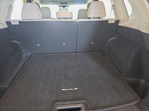 Used 2023 Nissan Rogue SV FWD image 12