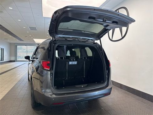 Used 2021 Chrysler Pacifica Touring w/ Cold Weather Group image 23