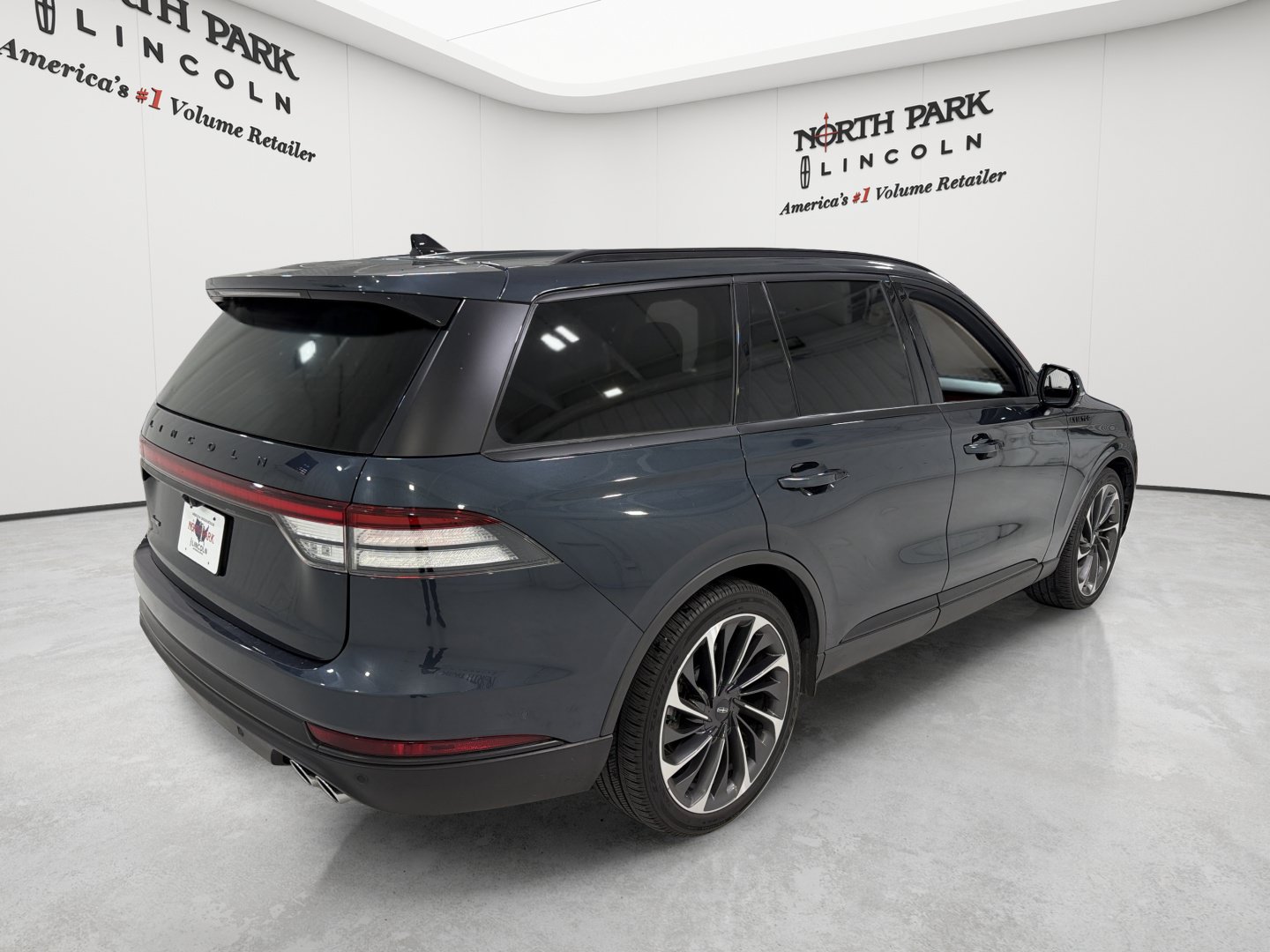 Used 2023 Lincoln Aviator Reserve w/ Equipment Group 201A AWD/4WD image 5