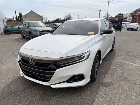 Used 2022 Honda Accord Sport image 2