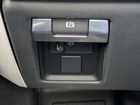 Certified 2025 Land Rover Defender 110 X-Dynamic SE image 18