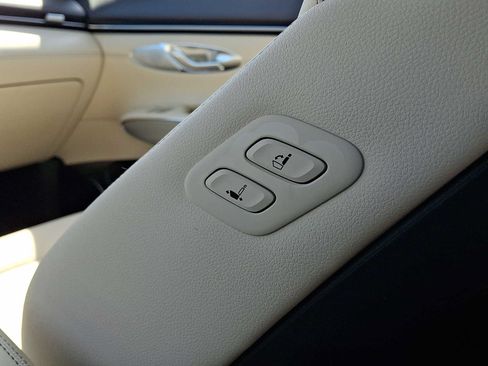 Used 2024 Genesis GV70 2.5T w/ Select Package AWD/4WD image 12