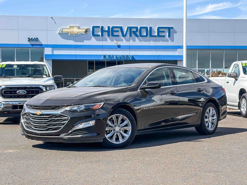 Used 2025 Chevrolet Malibu LT FWD image 1