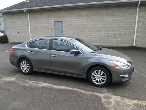 Used 2015 Nissan Altima 2.5 S w/ Power Driver Seat Package image 4