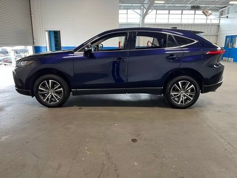 Used 2022 Toyota Venza LE AWD/4WD image 6