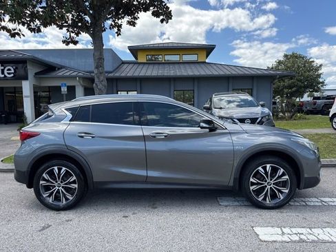 Used 2018 INFINITI QX30 Premium w/ Navigation Package AWD/4WD image 8