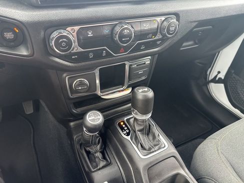 Used 2024 Jeep Wrangler Sport AWD/4WD image 17