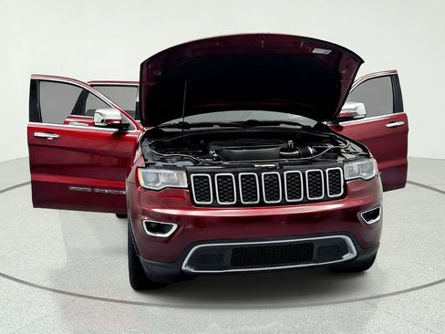 Used 2018 Jeep Grand Cherokee Limited AWD/4WD image 15