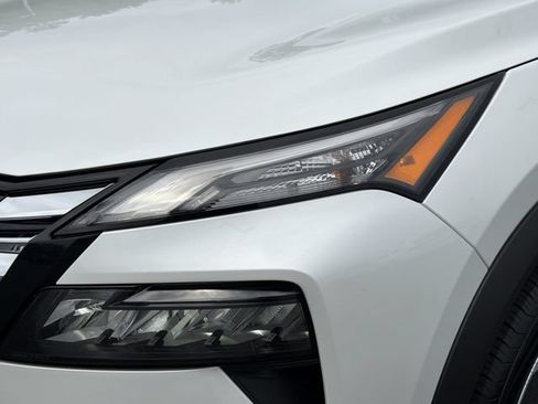 Used 2025 Nissan Rogue SV FWD image 8
