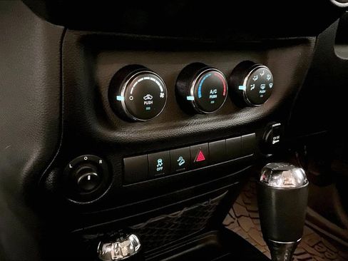Used 2017 Jeep Wrangler Unlimited Sport w/ Quick Order Package 24S AWD/4WD image 15