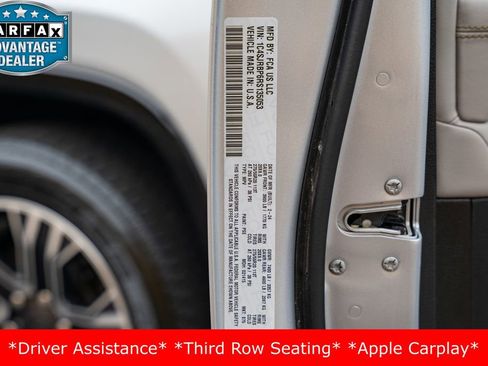 Used 2024 Jeep Wagoneer L Series II image 32