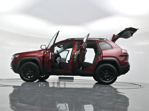 Used 2020 Jeep Cherokee Trailhawk w/ Comfort/Convenience Group AWD/4WD image 59
