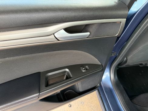 Used 2019 Ford Fusion SE FWD image 12