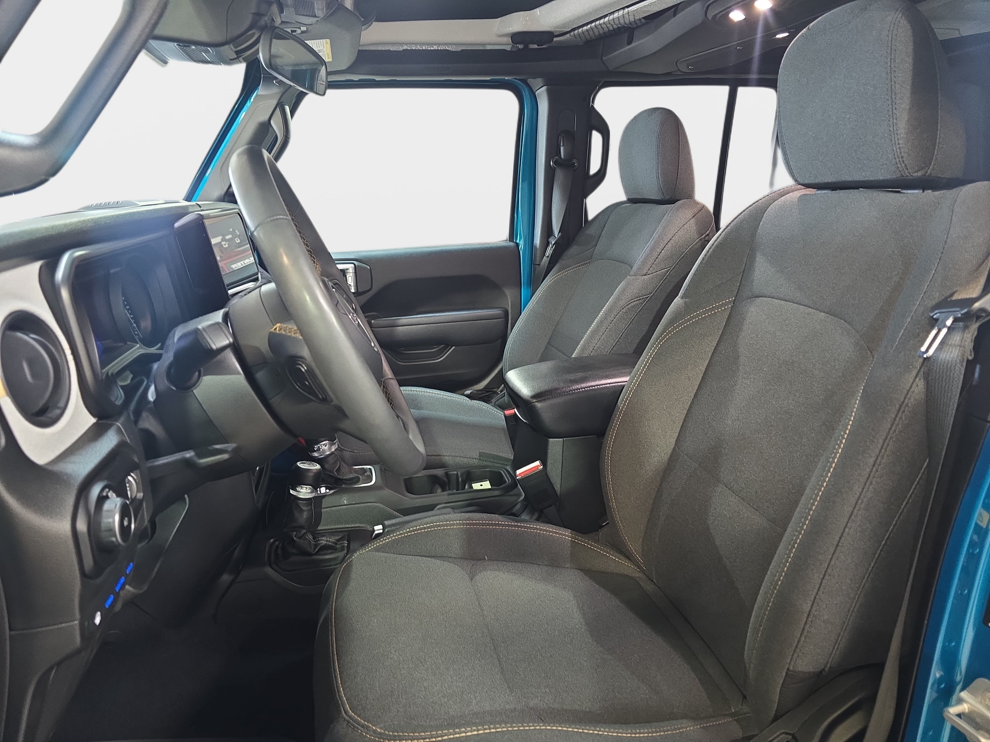 Used 2024 Jeep Wrangler Unlimited w/ Convenience Group AWD/4WD image 12