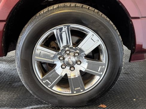 Used 2010 Ford Expedition Limited image 11