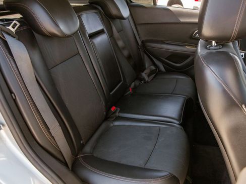 Used 2019 Chevrolet Trax LT w/ LT Convenience Package FWD image 12