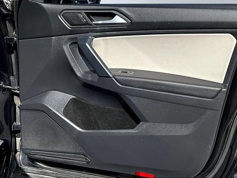 Used 2019 Volkswagen Tiguan SEL FWD image 30