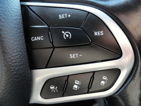 Used 2021 Chrysler Pacifica Touring-L image 27