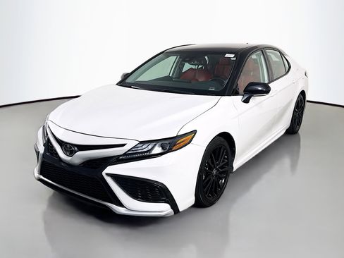 Used 2023 Toyota Camry XSE image 4