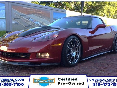 Used 2009 Chevrolet Corvette Coupe w/ Z51 Performance Package RWD image 1