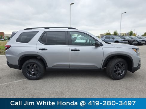 New 2025 Honda Pilot TrailSport image 12