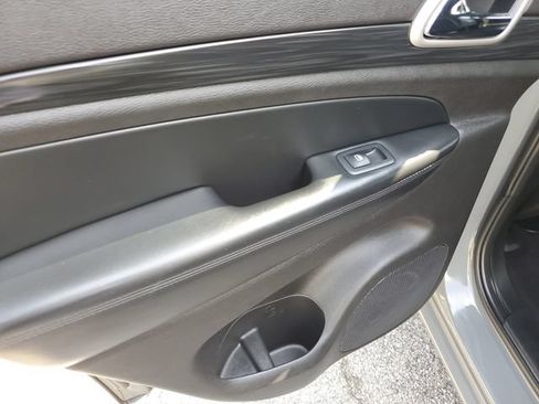 Used 2020 Jeep Grand Cherokee Altitude RWD image 26
