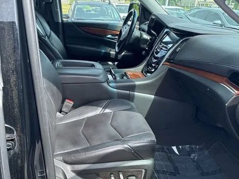 Used 2019 Cadillac Escalade ESV 4WD image 17