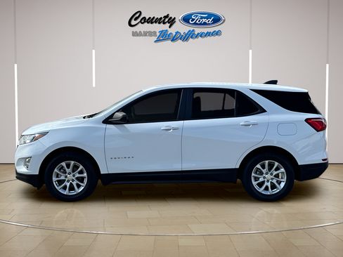 Used 2020 Chevrolet Equinox LS FWD image 3