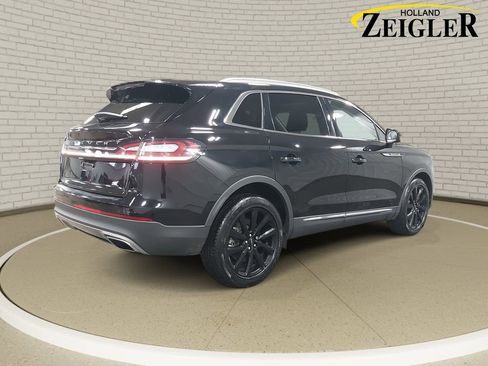 Used 2022 Lincoln Nautilus Reserve w/ Monochromatic Package image 5