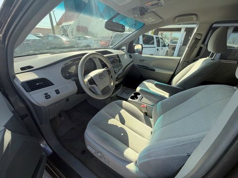 Used 2014 Toyota Sienna LE FWD image 9