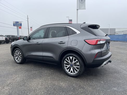 Used 2022 Ford Escape Titanium w/ Class II Trailer Tow Package image 6