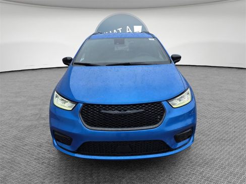 New 2026 Chrysler Pacifica Select w/ S Appearance Package image 2