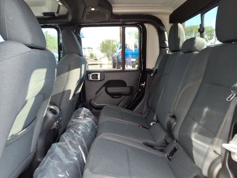 Used 2025 Jeep Gladiator Sport image 15