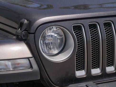 Used 2020 Jeep Wrangler Unlimited Sahara w/ Uconnect 4C Nav & Sound Group AWD/4WD image 4
