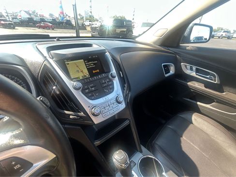 Used 2017 Chevrolet Equinox Premier w/ Enhanced Convenience Package FWD image 29