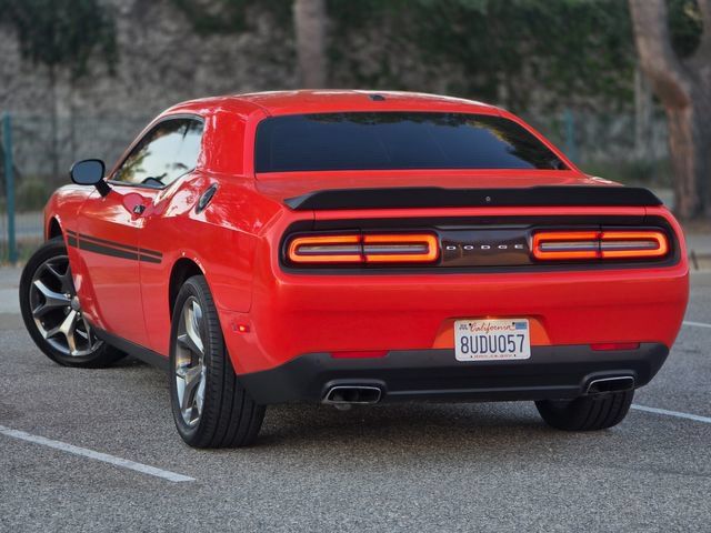 Used 2016 Dodge Challenger SXT w/ Driver Convenience Group RWD image 23