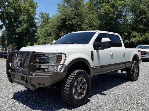 Used 2019 Ford F250 Lariat w/ Lariat Value Package AWD/4WD image 3