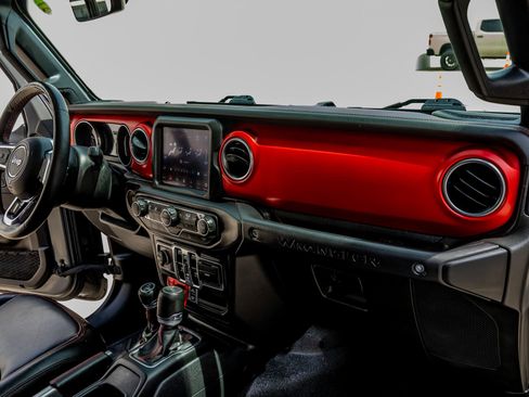 Used 2022 Jeep Wrangler Unlimited Rubicon w/ Steel Bumper Group image 17